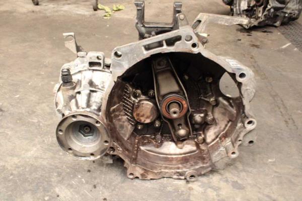 BOITE DE VITESSE VW POLO 9N , AUDI... / SEAT ... / SKODA... 1.4TDI ( 5VITESSES ) CODE EWR - Vue 1